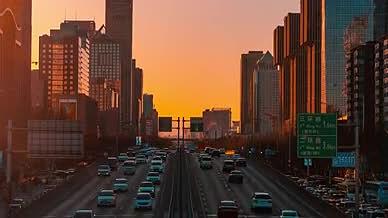 8K唯美延时北京城市夕阳高峰期拥堵车流视频的预览图